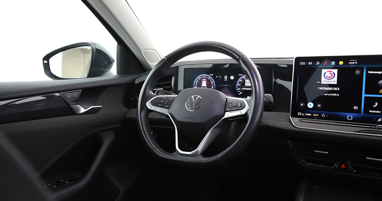 Volkswagen Passat — photo 17