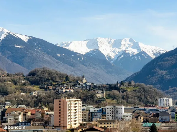 T2 avec grande terrasse et garage