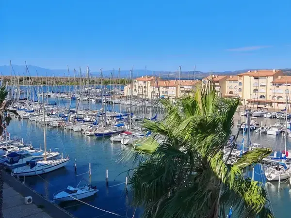 Port-leucate t2 35 m2 vue port 4e étage avec ascenseur parking sécurisé