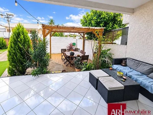 A VENDRE Saint-Louis - villa mitoyenne F4 avec mezzanine - terra