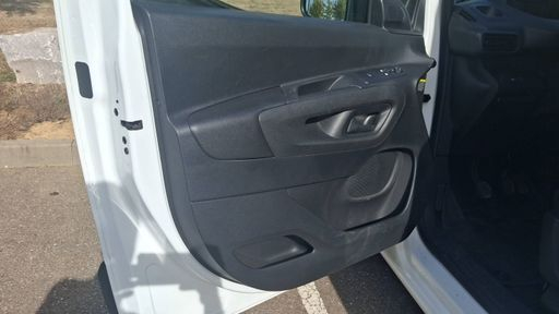 Peugeot Partner 1.2 PureTech 110 - Pro – 2021 – 19444 km – Essence – Boîte Manuelle — photo 24