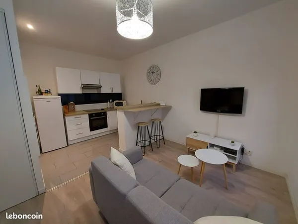 Rochefort hypercentre - immeuble de rapport 4 logements - 28 080 de loyers/an - 8,5 % brut