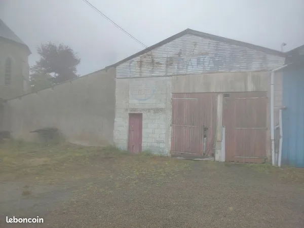 Hangar plein bourg saint pois