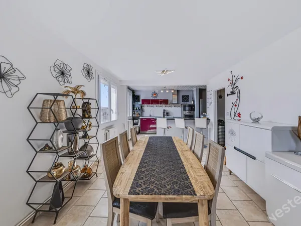 A Champforgeuil, appartement T3 rénové de 82 m² avec goût