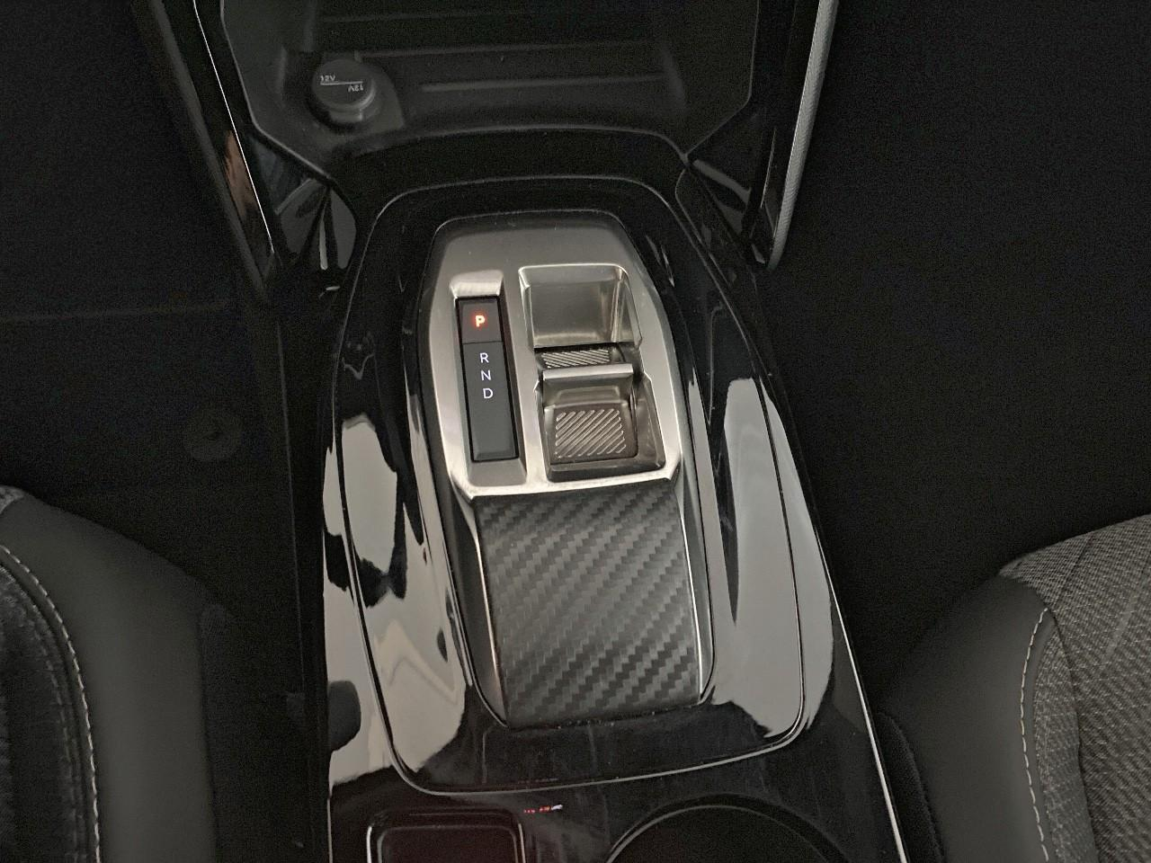 Peugeot 2008 hybrid 145 ch e-dcs6 allure — photo 17