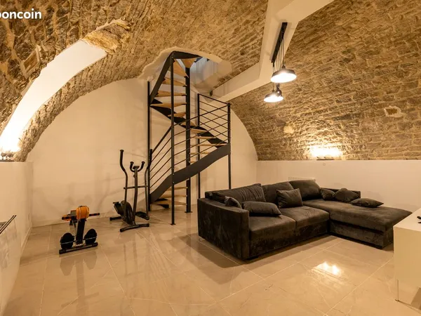 Appartement quadruplex de 3 chambres avec salle d'eau/WC privés dans grande maison - Prestations Pre