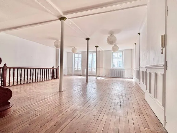 Loft 2 pièces 109 m²