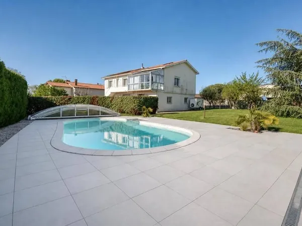 Maison 5 pièces 180 m²