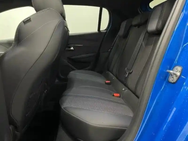 Peugeot 208 e- 136ch gt — photo 11