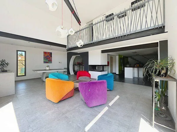 Maison 10 pièces 240 m²