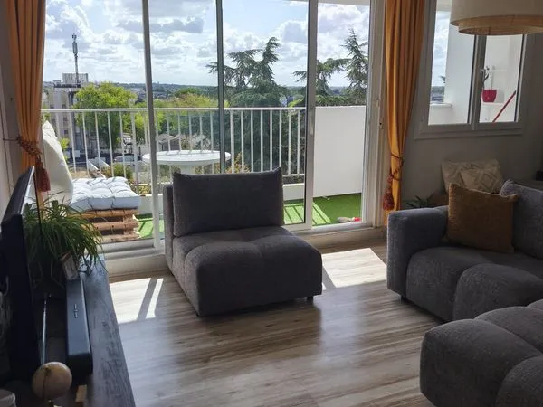 Appartement 77 m² - 2 chambres - Balcon - Parking - DPE C - Travaux récents