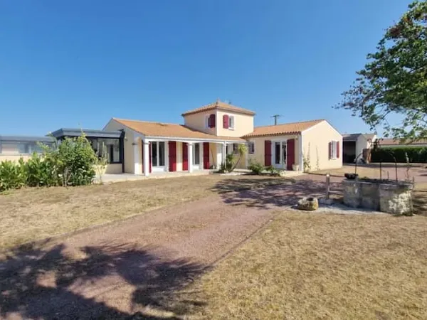 Propriété 4 pièces 180 m²