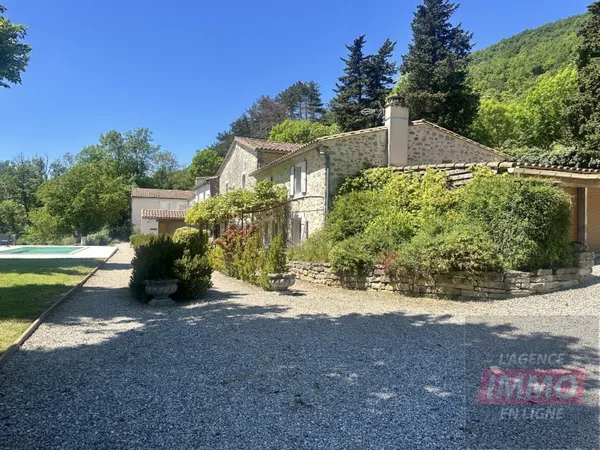 Demeure 25 pièces 700 m²