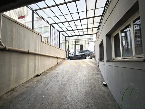 GARAGE FERME MUSICIEN