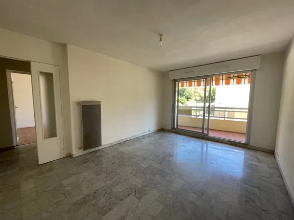 MENTON BORRIGO : DEUX PIECES - BALCON - GARAGE - CAVE