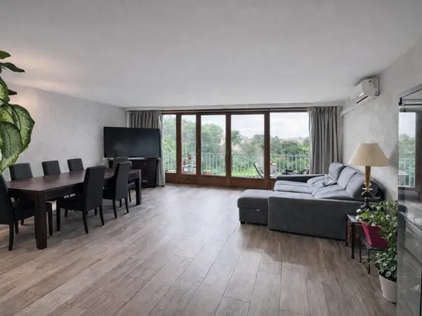 SOUS OFFRE - T4 lumineux - Beaux espaces - 7ème étage avec balcons- DPE B - Montolivet/ métro Saint-