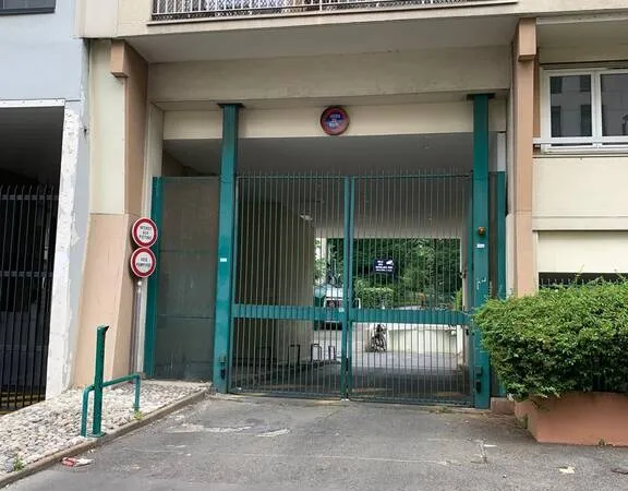 Garage/Parking