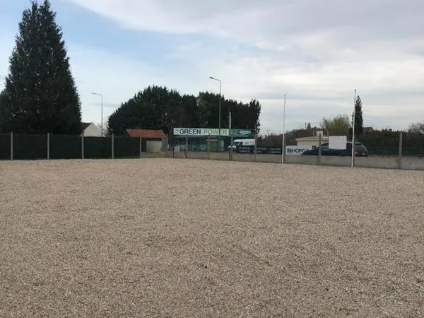 Terrain 1450m² + Locaux