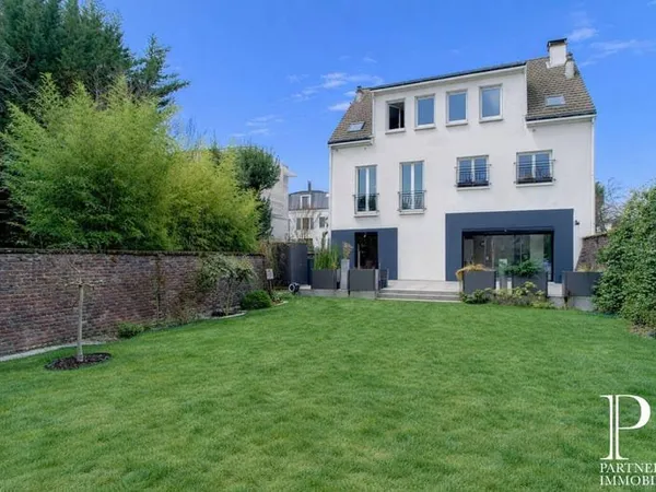 Maison 9 pièces 305 m²