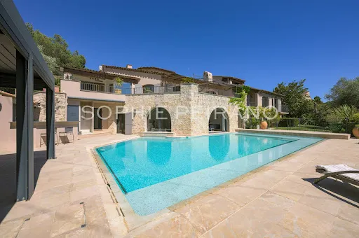 Villa 10 pièces 527 m²
