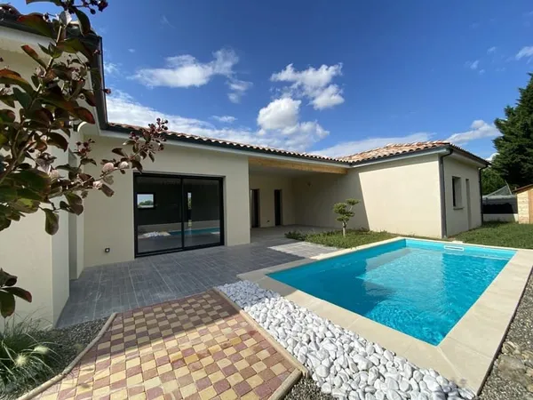 Villa T5 de 150 m2 avec garage et piscine