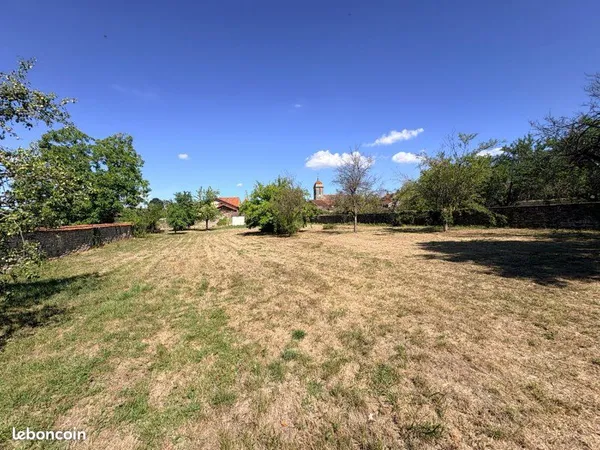 Terrain constructible centre village