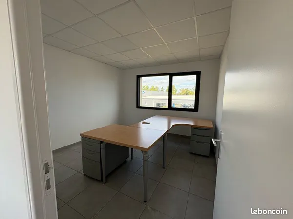 Bureau lumineux de 12,60m² à partager dans un cabinet d'architecture