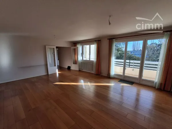 A VENDRE, Appartement T3 avec balcon, parking couvert et cave – Vue dégagée