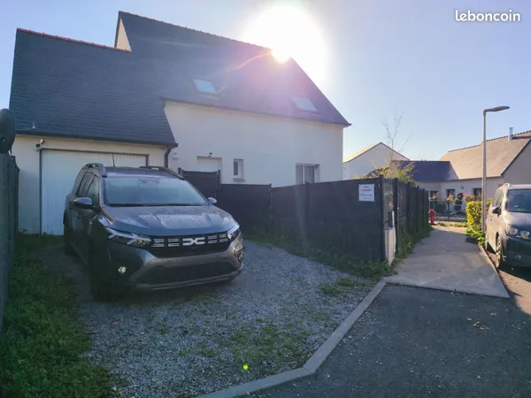 Maison récente non mitoyenne, 3 chambres, cuisine équipée, DPE A et garantie décennale 239 000 - Ven