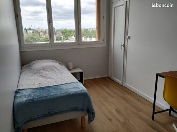 Chambre meublée en coloc, T4 rénové, Villeurbanne