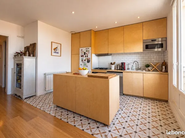 Studio 5 pièces 129 m²