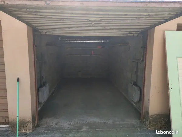 Garage fermé à louer - Gap sud