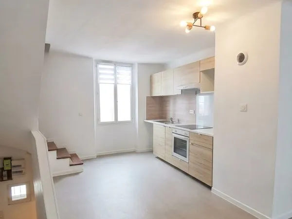 Maison de village rénovée - 75 m² - Centre Trets