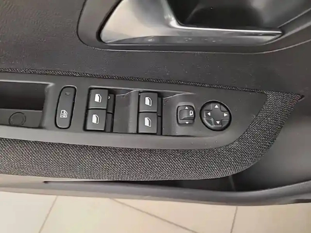 Peugeot 208 100 s&amp;s bvm6 — photo 22