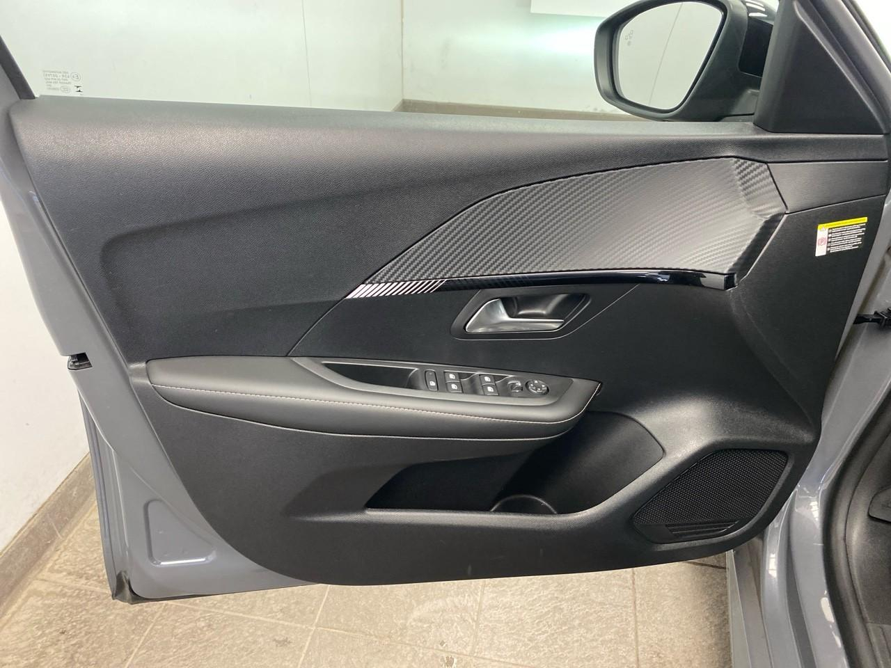 Peugeot 208 100 s&s bvm6 allure — photo 20