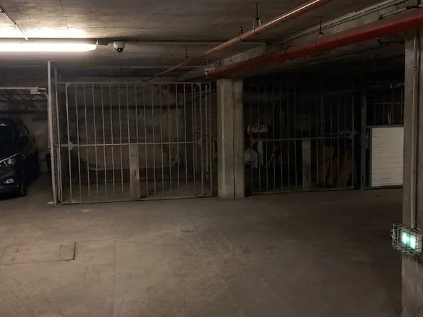 Box fermé 15,5 m² - Paris 18e - Grande Tour de la Chapelle - Sécurisé