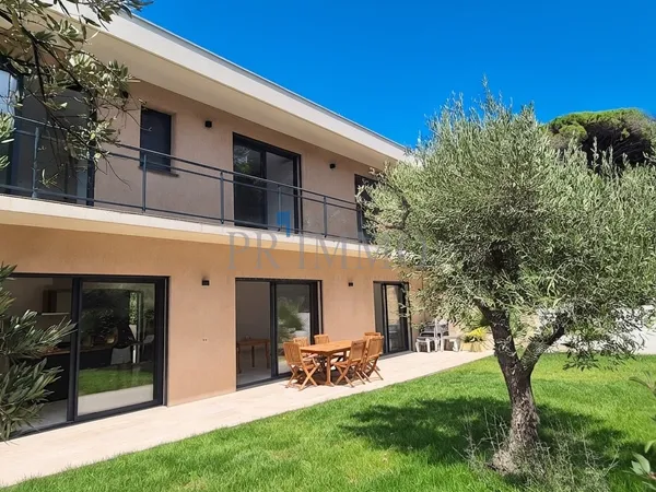 SAINT-RAPHAEL: VALESCURE Villa contemporaine neuve 161 m2