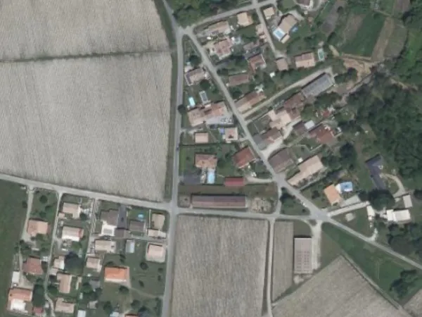 À VENDRE - Terrain constructible 682 m² - Divisible - Double accès - Environnement calme