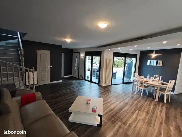 Grande suite meublée - Salle d'eau privative - Maison en colocation - Le Pin