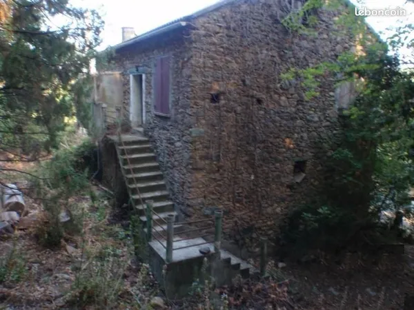 Vente maison en pierre de rivière de 70 m2 au sol à San Giuliano (San Ghjulianu), beau potentiel à r