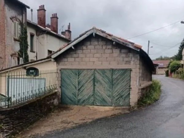 Grand garage 35m2 avec mezzanine, box de stockage