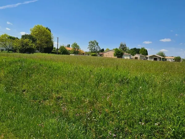 Terrain constructible 1623 m²