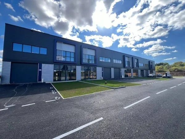 Local d'activité 3804 m²