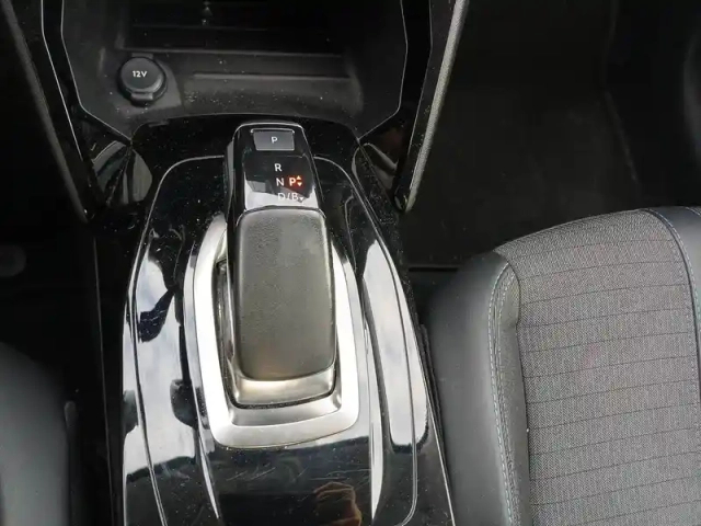 Peugeot 208 electrique 50 kwh 136ch — photo 34