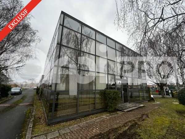 Bureau 225 m²