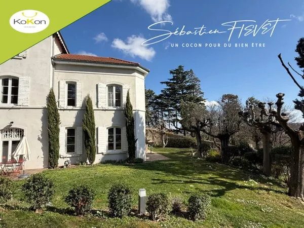 Propriété de caractère de 334m2 sur 3000m2 avec vue