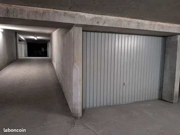 Garage box - quartier Saint Vincent 69001 Lyon