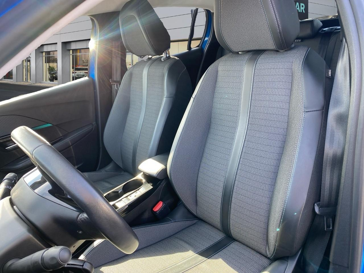 Peugeot 208 1.2 puretech 100ch s&s allure — photo 9