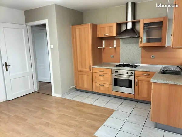 F2-F3, 55m² cuisine équipée + garage