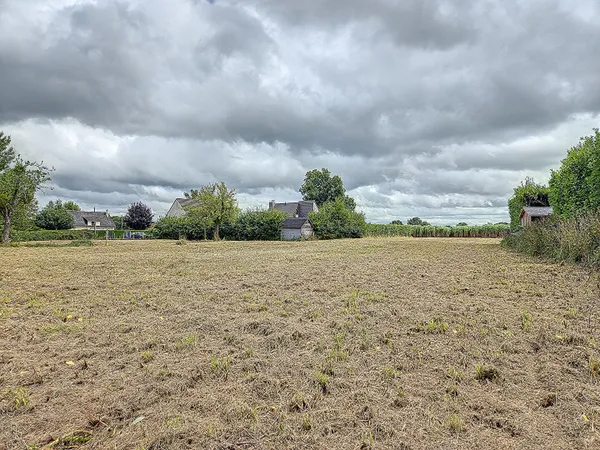 Terrain 900 m²